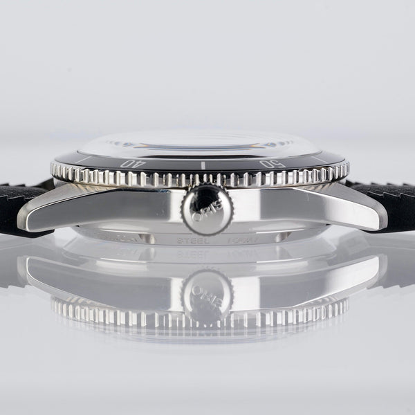 Oris Divers Sixty-Five Hodinkee Caliber 400 Ref 01 400 7774 4087